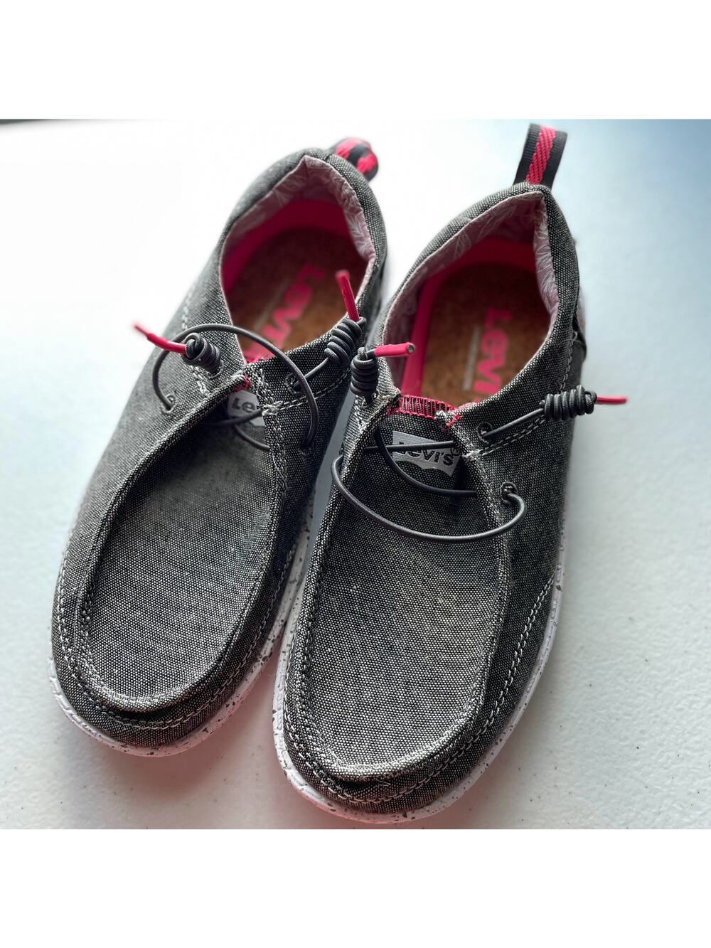Levi's Kids New With Box Slip-on Casual Low Top Unisex Sneaker Shoe NWT Size 2